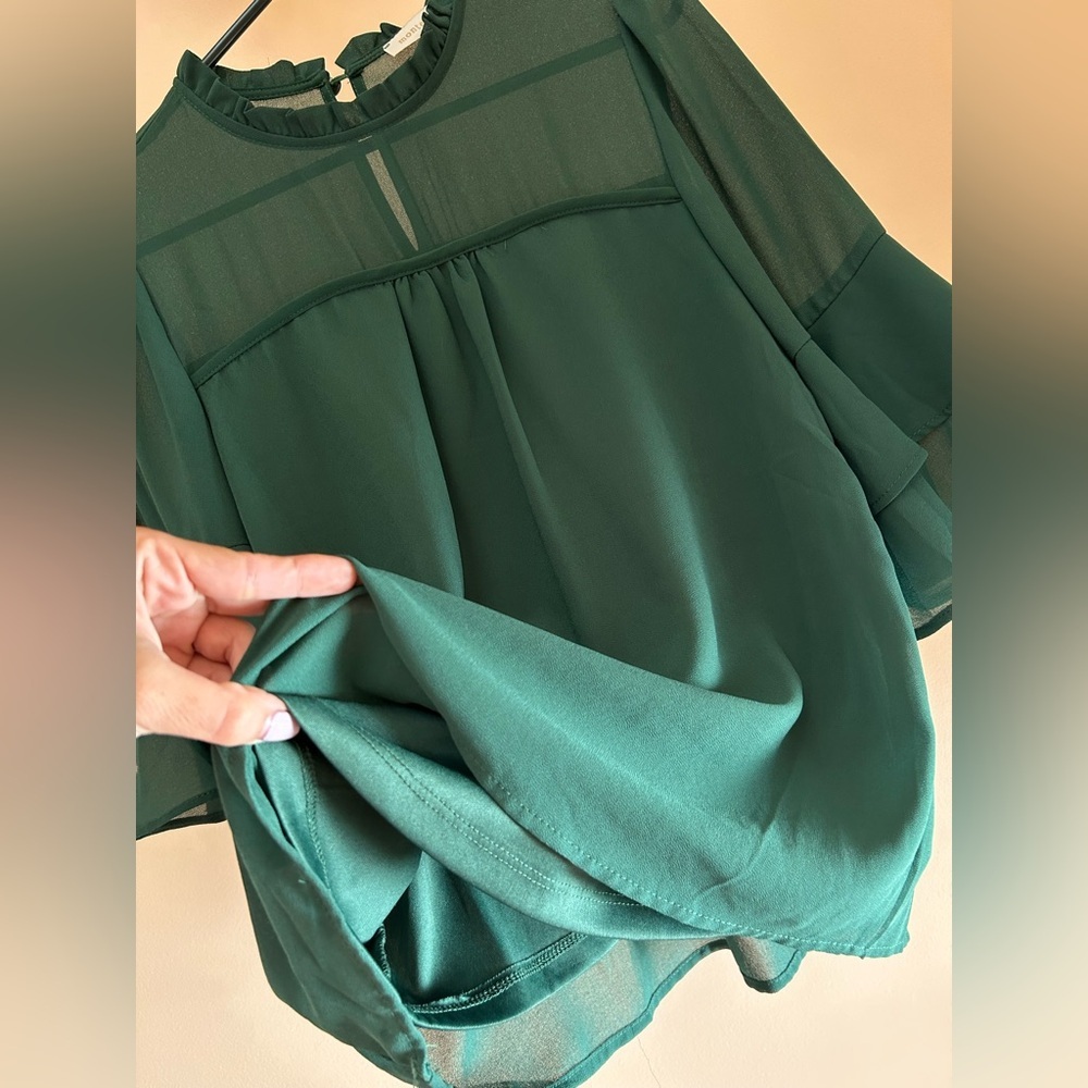 Monteau Los Angeles Emerald Green Blouse | Women S | Ruffle Sleeve Flowy Top - Picture 4 of 9